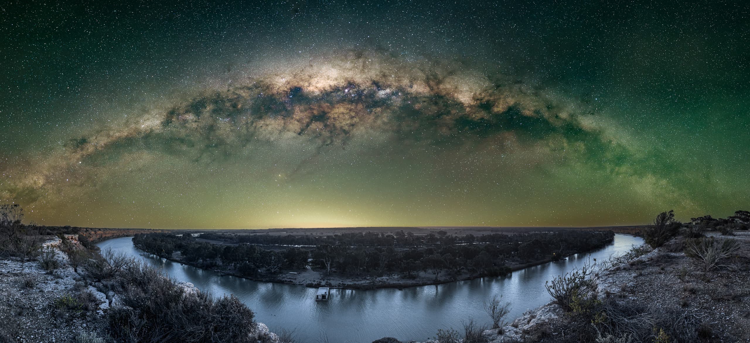 Panoramic landscape photograph by MondoVision
